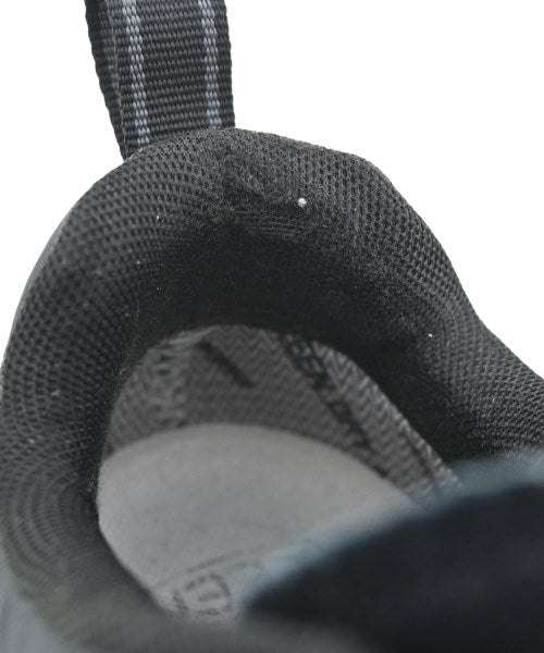 KEEN รองเท้าผ้าใบ