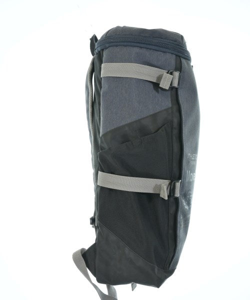 DESCENTE เป้สะพายหลัง