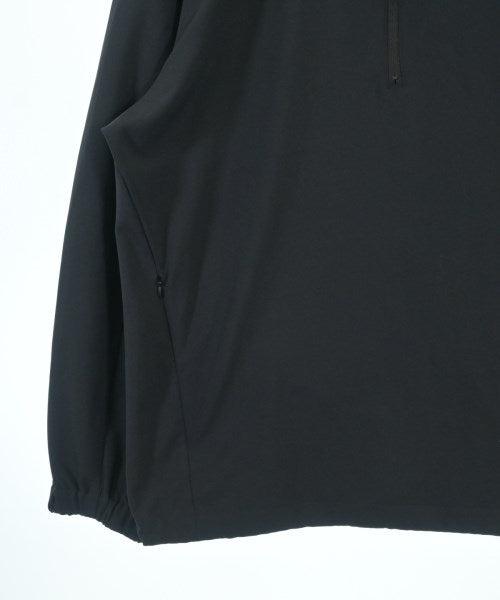 DESCENTE เสื้อยืด/เสื้อท็อปส์