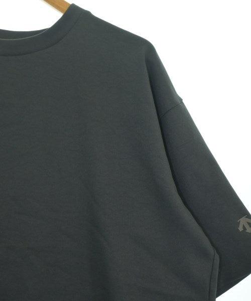 DESCENTE เสื้อยืด/เสื้อท็อปส์