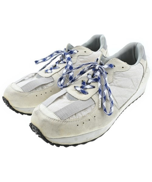 F/CE. รองเท้าผ้าใบ