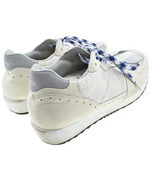 F/CE. รองเท้าผ้าใบ