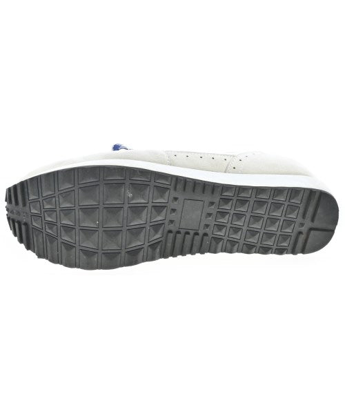 F/CE. รองเท้าผ้าใบ