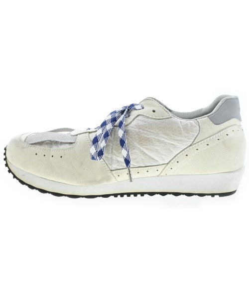 F/CE. รองเท้าผ้าใบ