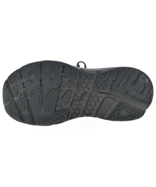 HOKA ONE ONE รองเท้าผ้าใบ