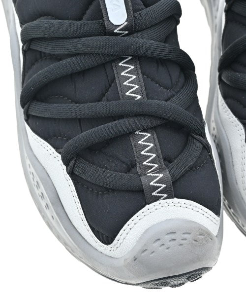 HOKA ONE ONE รองเท้าผ้าใบ