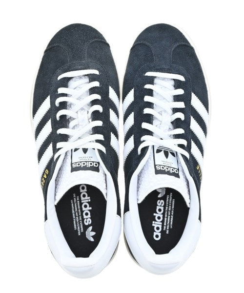 adidas รองเท้าผ้าใบ