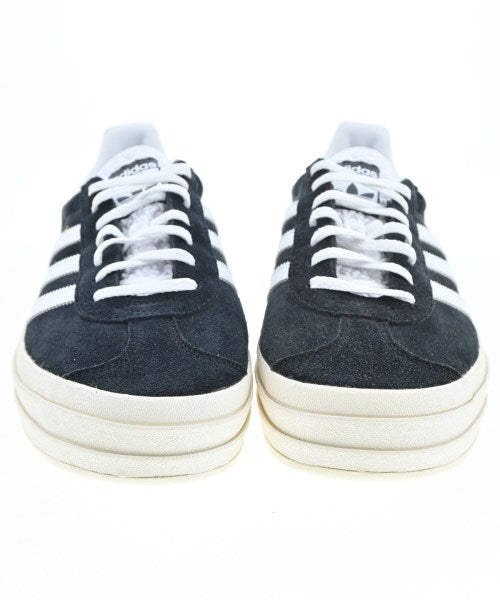adidas รองเท้าผ้าใบ