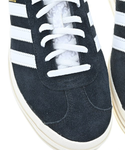adidas รองเท้าผ้าใบ