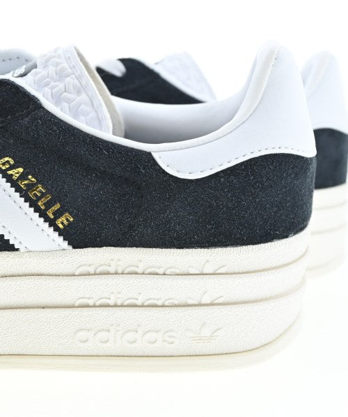 adidas รองเท้าผ้าใบ