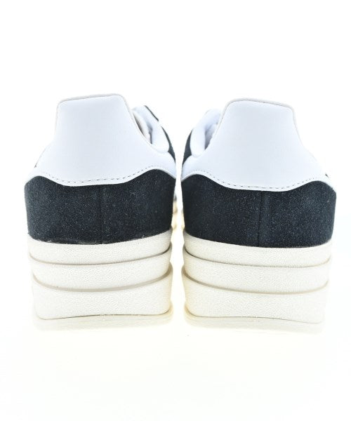 adidas รองเท้าผ้าใบ