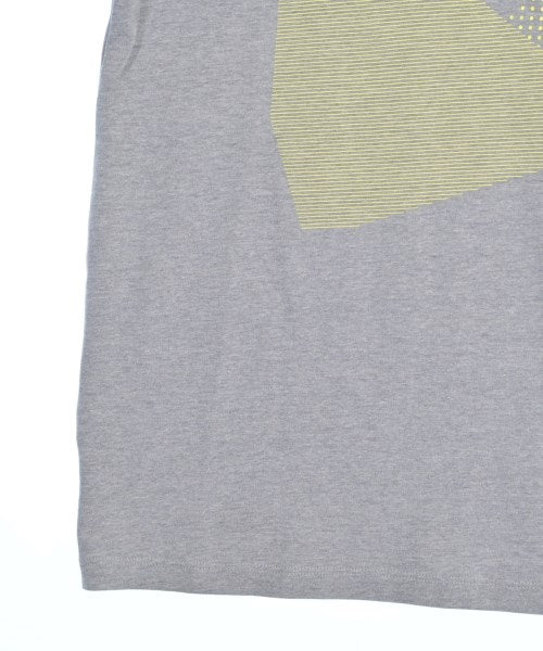 UNDER ARMOUR เสื้อยืด/เสื้อท็อปส์