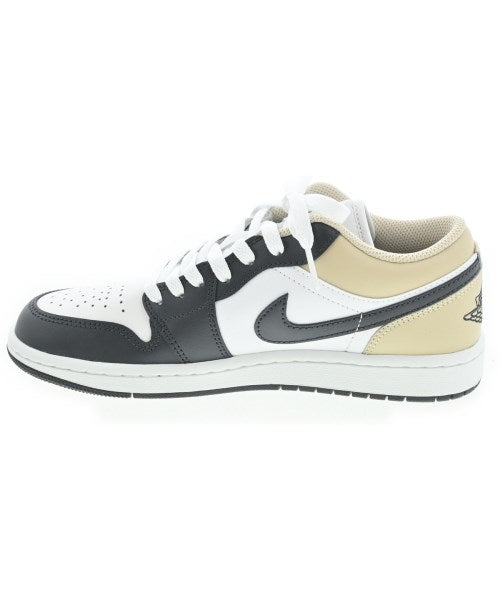 NIKE รองเท้าผ้าใบ