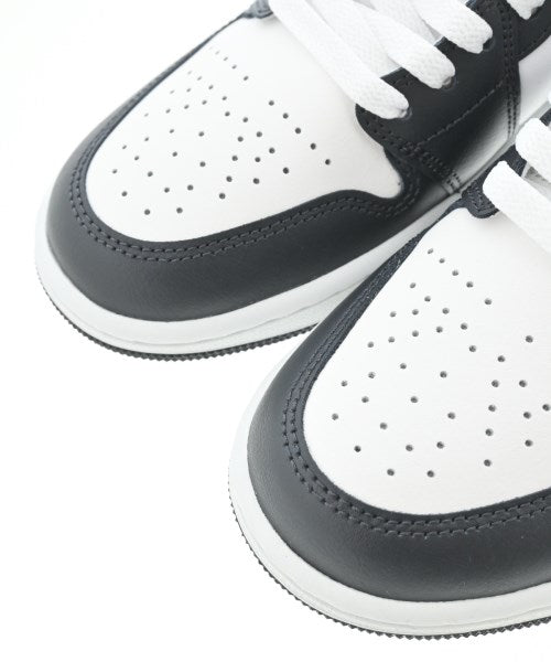 NIKE รองเท้าผ้าใบ