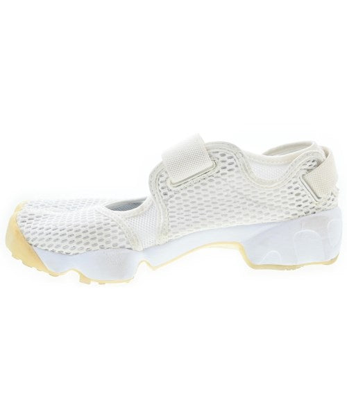 NIKE รองเท้าผ้าใบ