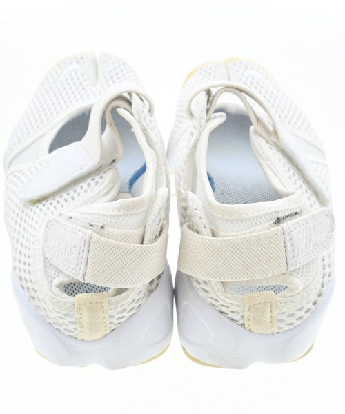 NIKE รองเท้าผ้าใบ