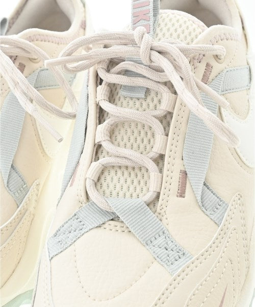 NIKE รองเท้าผ้าใบ