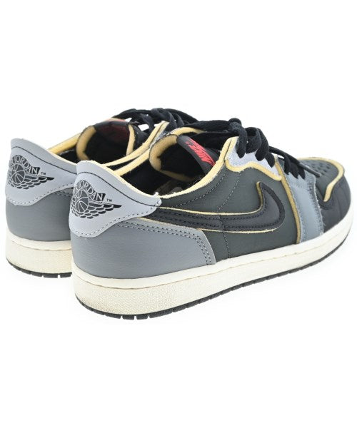 NIKE รองเท้าผ้าใบ