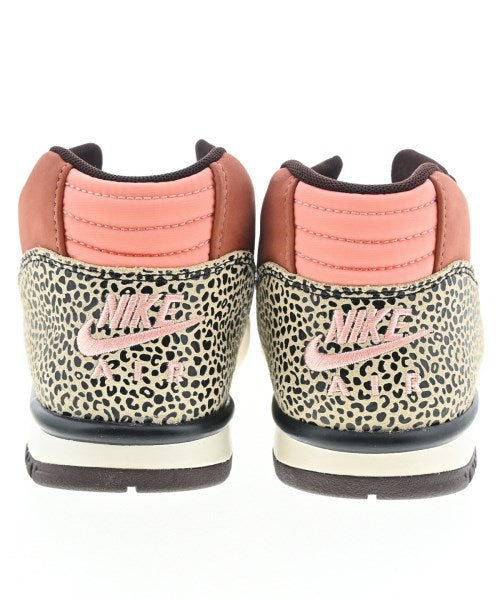 NIKE รองเท้าผ้าใบ