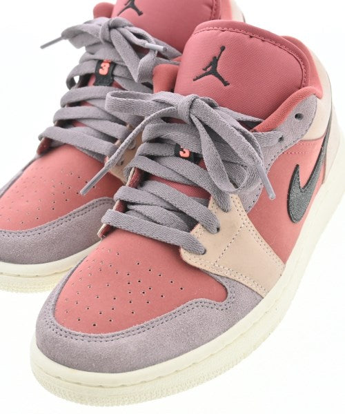 NIKE รองเท้าผ้าใบ