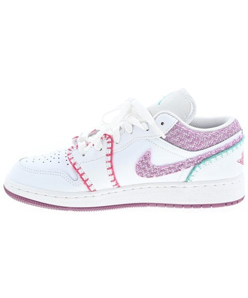 NIKE รองเท้าผ้าใบ