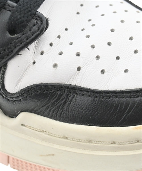 NIKE รองเท้าผ้าใบ