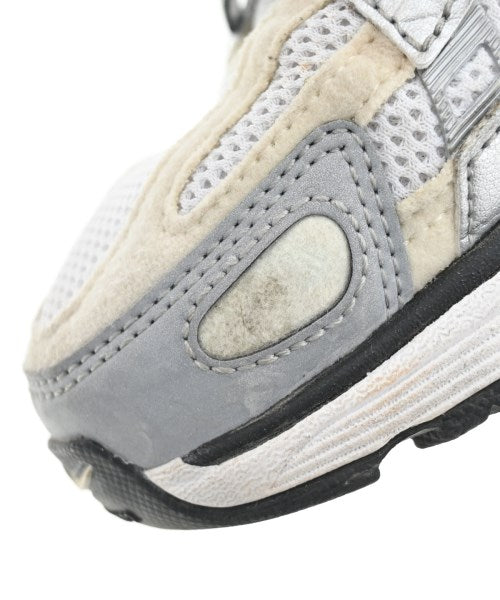 NIKE รองเท้าผ้าใบ