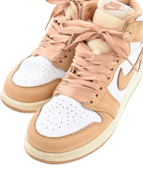 NIKE รองเท้าผ้าใบ