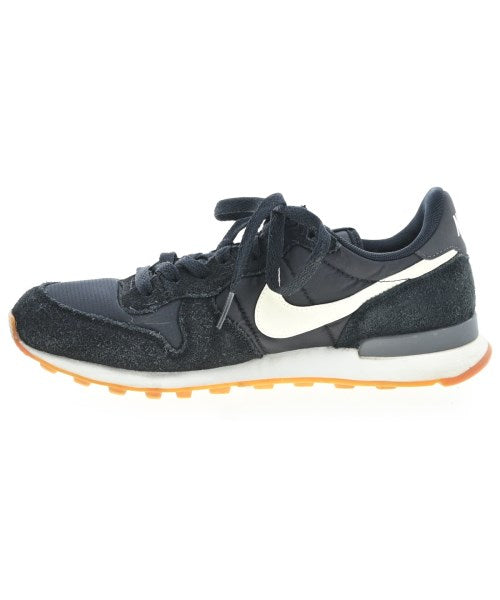 NIKE รองเท้าผ้าใบ
