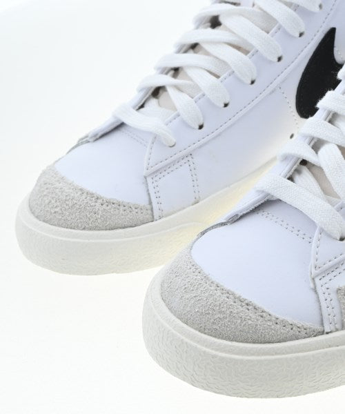 NIKE รองเท้าผ้าใบ