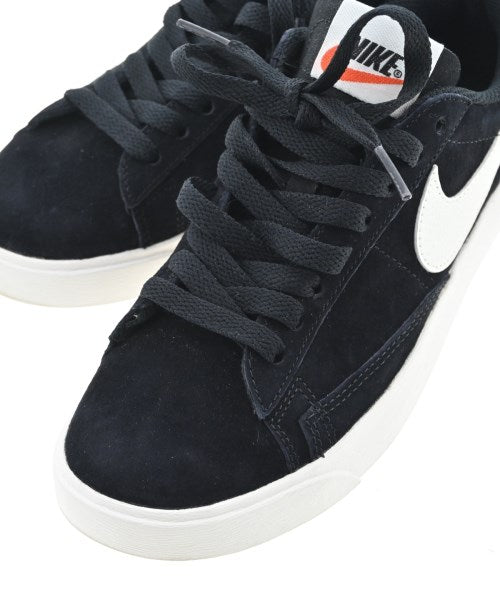 NIKE รองเท้าผ้าใบ