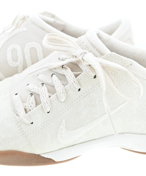 NIKE รองเท้าผ้าใบ