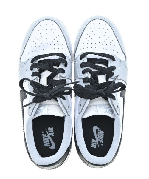 NIKE รองเท้าผ้าใบ
