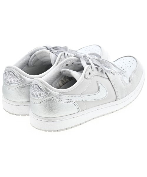 NIKE รองเท้าผ้าใบ