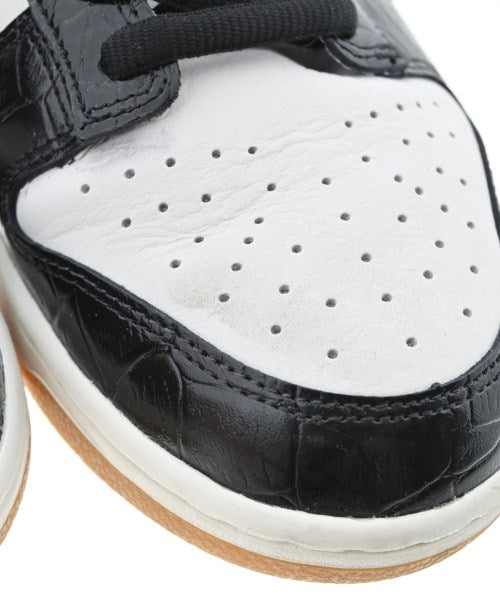 NIKE รองเท้าผ้าใบ