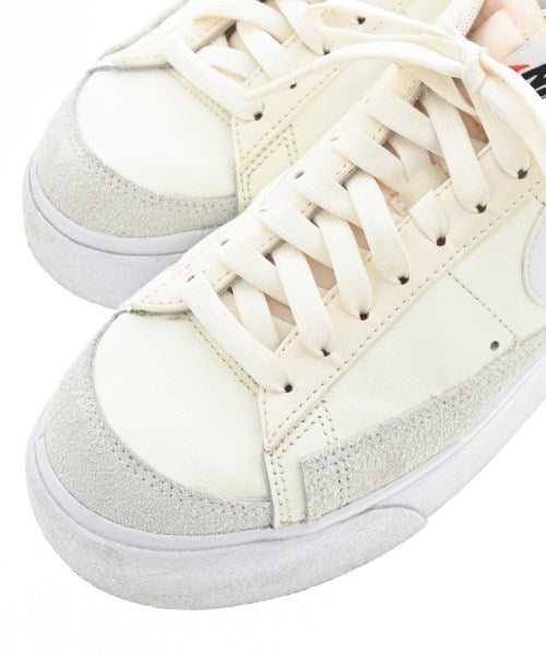 NIKE รองเท้าผ้าใบ
