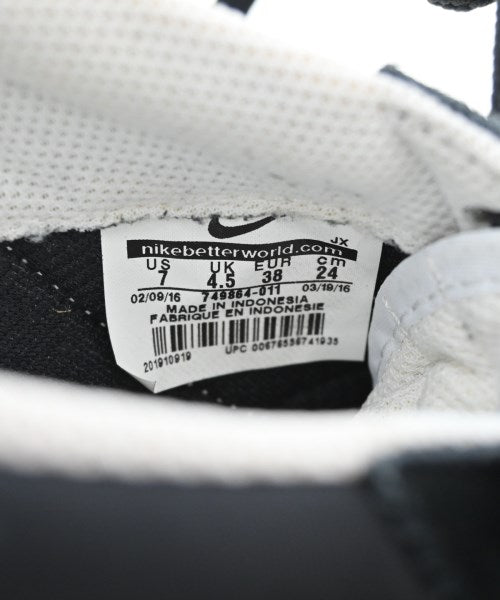 NIKE รองเท้าผ้าใบ