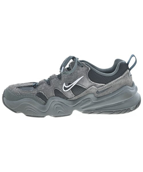 NIKE รองเท้าผ้าใบ