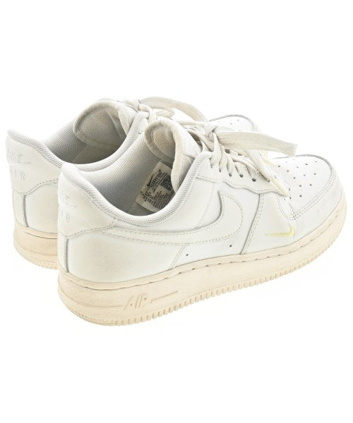 NIKE รองเท้าผ้าใบ