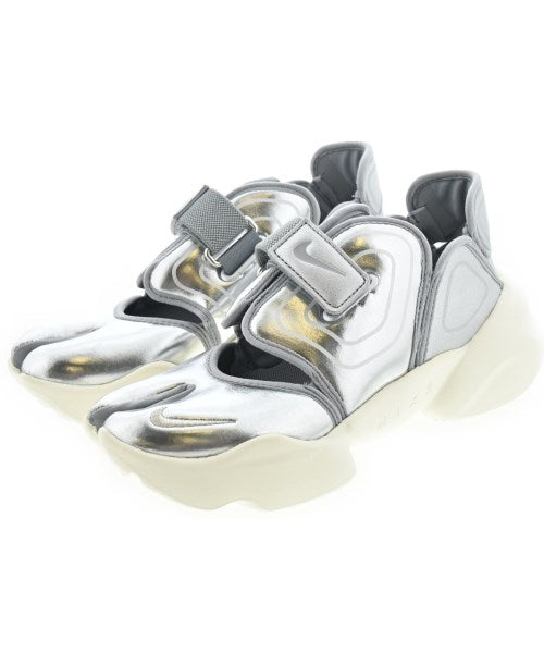 NIKE รองเท้าผ้าใบ