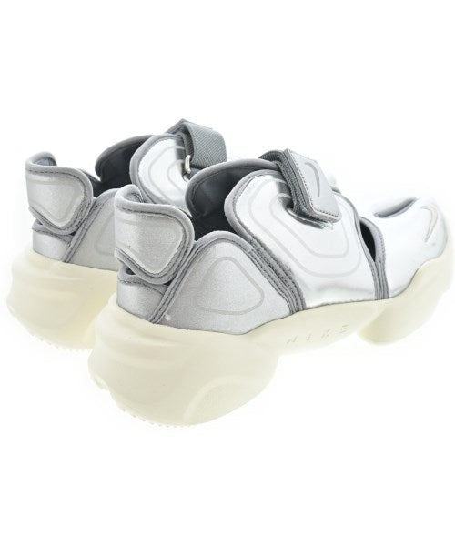 NIKE รองเท้าผ้าใบ