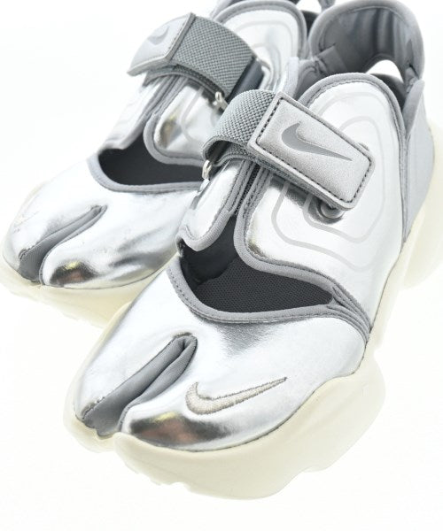 NIKE รองเท้าผ้าใบ