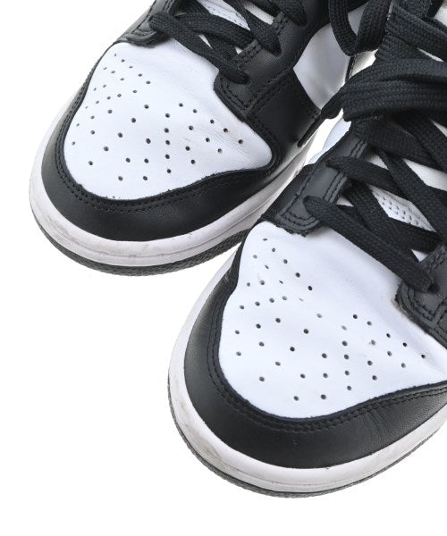 NIKE รองเท้าผ้าใบ