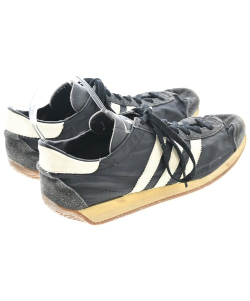 adidas รองเท้าผ้าใบ