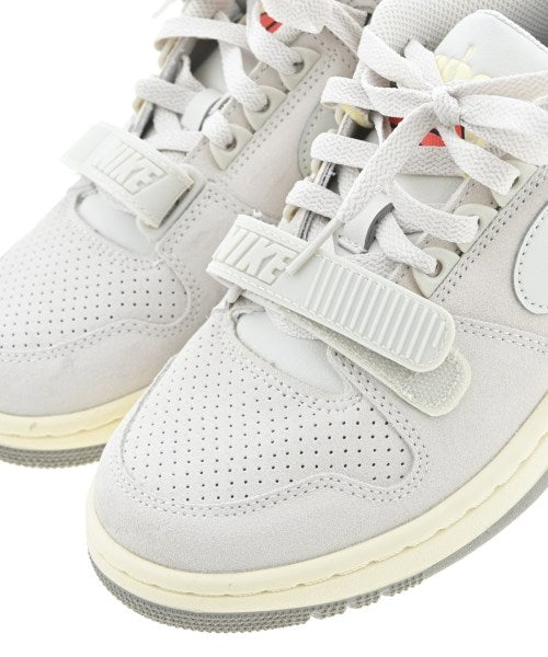 NIKE รองเท้าผ้าใบ