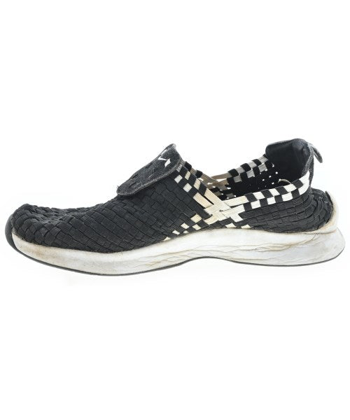 NIKE รองเท้าผ้าใบ