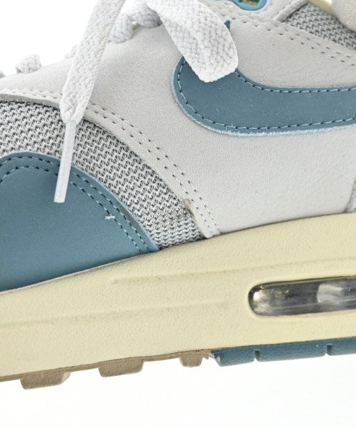 NIKE รองเท้าผ้าใบ
