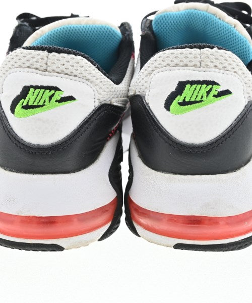 NIKE รองเท้าผ้าใบ