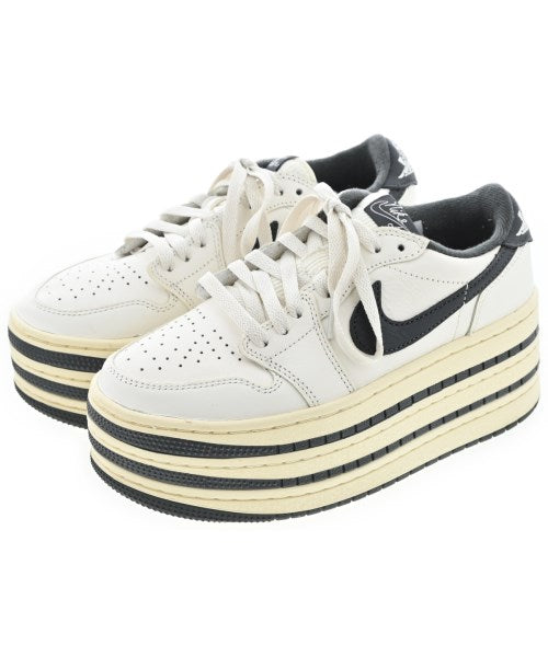 NIKE รองเท้าผ้าใบ