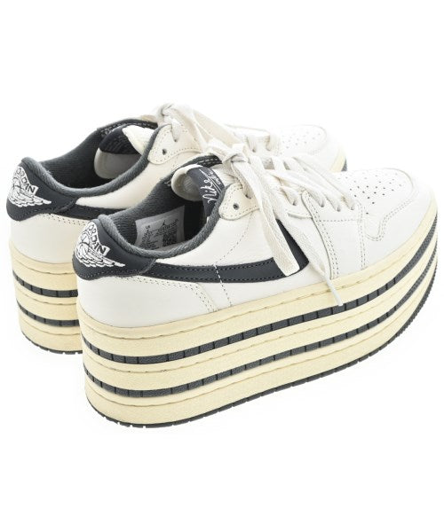 NIKE รองเท้าผ้าใบ